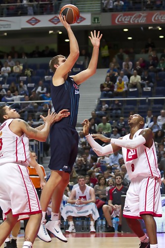Zoco Europeo: Driesen, adiós a Estudiantes para volver a su país. Downs no jugará en Nizhny Novgorod, que ficha a Dijon Thompson. Dasic, a Besiktas. Torey Thomas, un base para Partizan