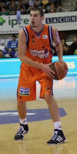 La máquina naranja acaba con la ilusión del Lagun Aro