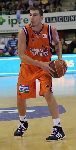 La máquina naranja acaba con la ilusión del Lagun Aro