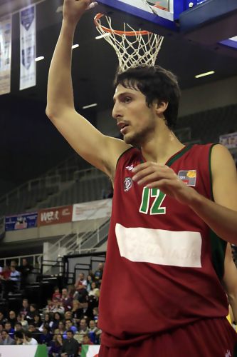 Granada reduce costes: Cobos, nuevo base del Breogán, y Samb….