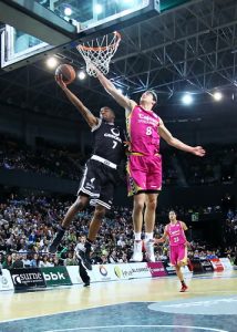 Un Cajasol forjado a fuego conquista el Bilbao Arena