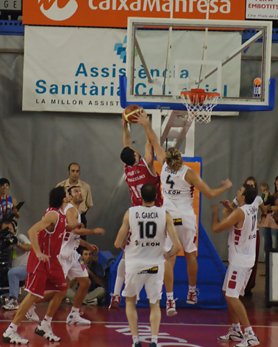 PÍVOTS: con Dylan Page (Inca) como uno de los dominantes en la pintura con el permiso de Josh Asselin (Manresa)