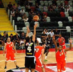 Liga portuguesa LPB (J7): Benfica corta la racha de Académica; Porto humilla a Ginásio; Ovarense se suma a la cabeza; Powers MVP