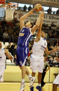 Liga griega (J6): la paloma se come al trébol, PAO cae de forma sorprendente ante Kavala. El “aussie” Aaron Baynes, MVP