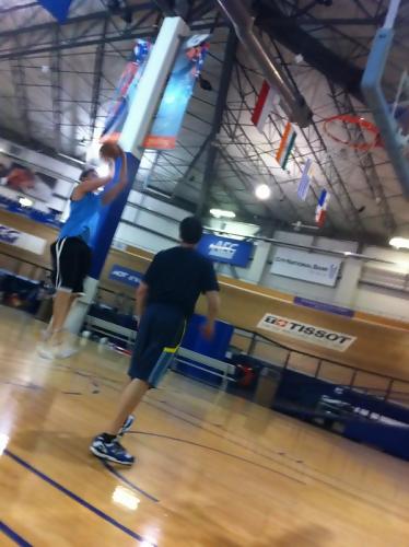 NBA: ¡¡Todos a entrenar!! Pau Gasol ya practica sus movimientos en el poste bajo