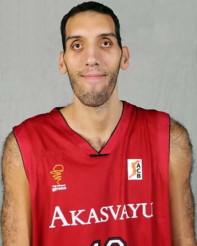 Dueñas se escapa del grupo de los olvidados donde compartía penas con Cherry y Llompart