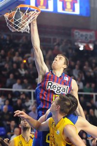 Barcelona Regal y Unicaja, condenados a entenderse; Abrines viaja a la Ciudad Condal y Fran Vázquez vuelve a Málaga