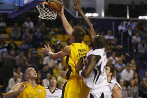 BluSens Monbus no pudo culminar la remontada, y cae en la isla de Gran Canaria (84-73)