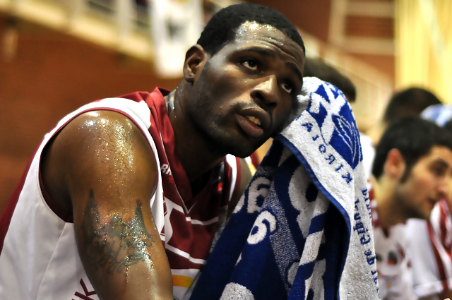 Ola Atoyebi, será el recambio temporal de Frost en el Melilla Baloncesto