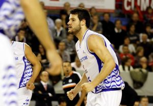 El Lucentum Alicante no echa de menos a Kyle Singler y asalta el Nou Congost (62-76)