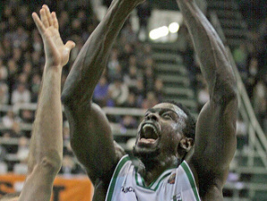 Lega (J10): el Angelico Biella de Albert Miralles sigue de cerca a los grandes; D. Diener (Sassari), MVP compartido con Linton Johnson, que capturó 20 rebotes; mejor partido para Fotsis, sin Gallinari