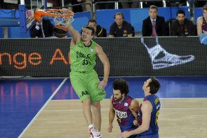 El mejor Caja Laboral del año endosa la segunda derrota consecutiva a un desdibujado Barcelona sin Navarro (71-60)