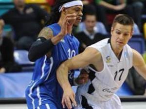 Liga alemana (J13): los de arriba no tienen piedad con sus rivales; Frankfurt y Telekom vuelven a ganar en la jornada donde Jermareo Davidson fue al fin el mejor