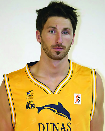 Jackson Vroman completa el juego interior del Akasvayu Girona