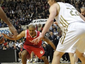 Retenida la licencia de Ime Udoka tras el partido ante Lucentum Alicante