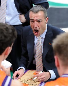 Paco Olmos, destituido como entrenador de Valencia Basket; Chechu Mulero se hace cargo del equipo