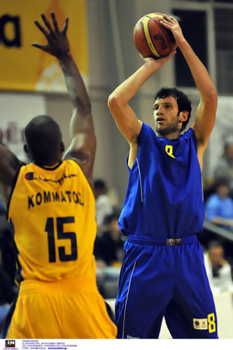 Liga griega (J15): Kommatos no puede evitar otra debacle del Marousi, Olympiacos sigue líder