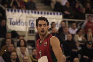 Roberto Guerra deja C.B. Granada para unirse a Palencia Baloncesto