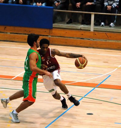 Liga Portuguesa LPB (J14): Los favoritos arrasan; Barreirense se luce; El descenso, al rojo vivo; Betinho, MVP