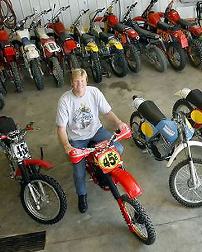 Ex estrella NBA Rik Smits se convirtió en el motorista más alto del mundo