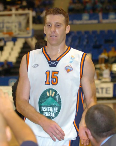 Iván Rodríguez seguirá un año más en Tenerife Baloncesto