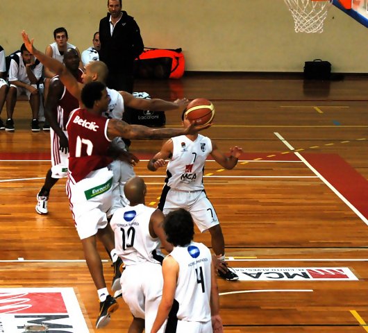 Liga Portuguesa LPB (J16): Benfica vuelve a ganar; Sampaense y Académica animan la lucha por playoff’s; Ivan Almeida, MVP
