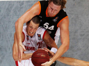Liga Alemana (J21): Casey Jacobsen, MVP, lidera la decimo segunda victoria de Bamberg contra ulm