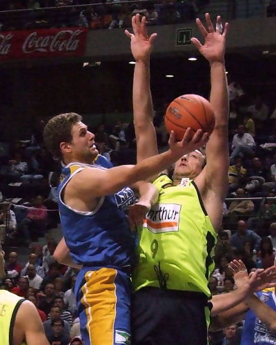 Valentía (Jasen) y fuerza (McDonald) estudiantiles para derrotar al Barça