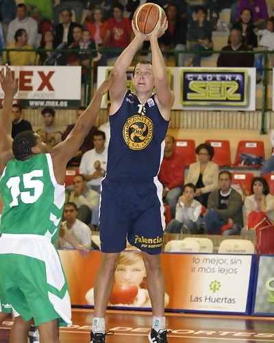 Gestibérica Vigo ficha al pivot Tim Frost