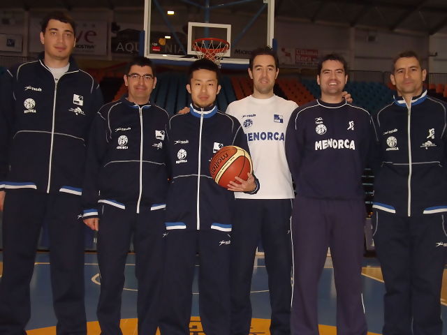 El Menorca Bàsquet llega al país del Sol Naciente