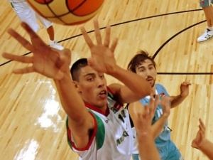 Gustavo Ayón <i>mete caña</i> a la federación mexicana