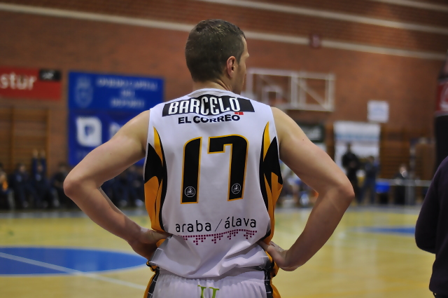 Cambios en Aurteneche Araba: Riveiro IN, Barceló OUT