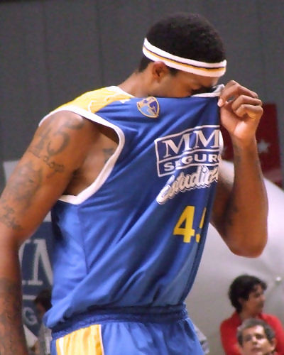 Estudiantes comienza su reestructuración: Nikolic, McDonald y Garnett no continúan