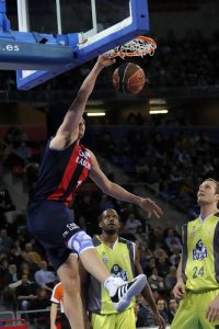 Oleson da la victoria sobre la bocina a un insulso Caja Laboral (67-65)