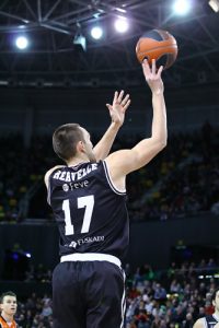 Blusens Monbus deja el susto en el cuerpo a Gescrap Bizkaia