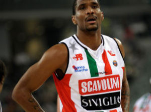 ¡Ligas EXT: James ‘Fly’ White volvió a ganar el slam dunk contest de la LEGA; el PAO se lleva la Copa Griega y Jasikevicius es el MVP; Marbury está desatado en China y Hervé Touré jugará en Francia!