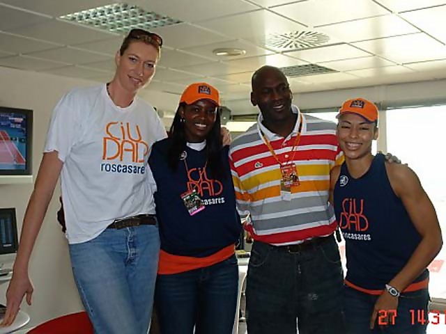 Michael Jordan estuvo con las jugadoras del Ciudad Ros Casares