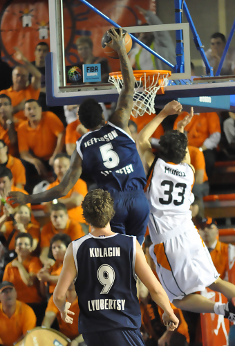 El Mad-Croc Fuenlabrada se complica el pase a la Final Four de la Eurochallenge (75-76)