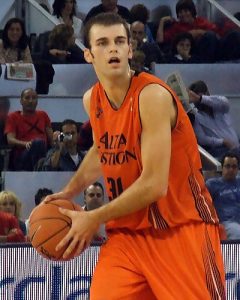 MMT Estudiantes gana aunque Andrés Miso brilló en su retorno al Madrid Arena (con galería de fotos)