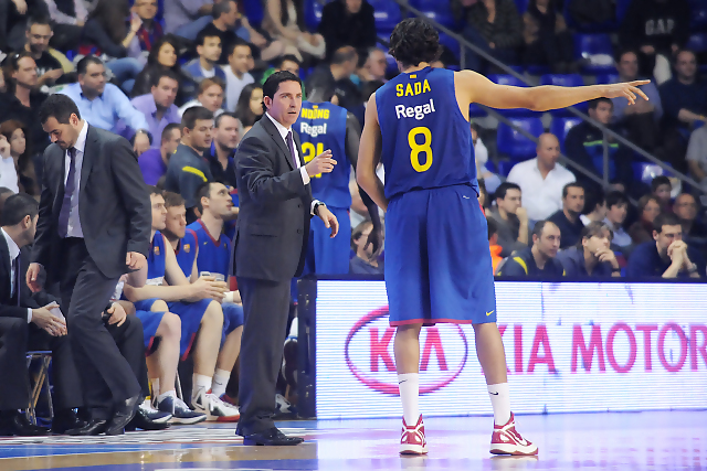 Víctor Sada renueva como azulgrana hasta 2014