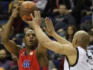 Euroleague QF (I-miércoles): Gescrap Bizkaia le aguanta un tiempo a CSKA, pero la apisonadora rusa acaba aplastando a los vascos. Olympiacos da la sorpresa en Siena