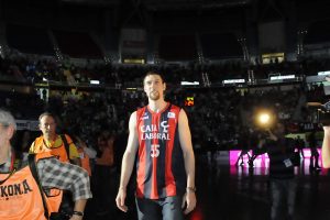 Caja Laboral sigue firme  venciendo a un Asefa Estudiantes que dio buena imagen en Vitoria (89-74)