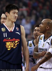 Liga China: los Beijing Ducks de Marbury sorprenden al favorito Guandong y se adelantan en la final; Zhou Peng la arma en el primer partido. Liga de Corea: final entre Promy y Anyang