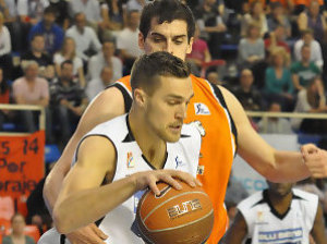 Andrés Rodríguez, Levon Kendall y Oriol Junyent continuarán en Santiago