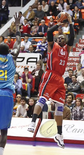 Acaba la andadura de Charles Rhodes en Zaragoza, el CAI rescinde su contrato