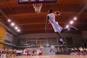 Lega (J28):Emporio Armani sobrevive a un gran Sean May; el lituano Tautvydas Lydeka (Scavolini) se alza con el MVP; Kristjan Kangur vuelve a decidir y Mario West vuela en el All Star de Legadue