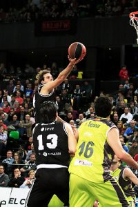 La línea exterior de Gescrap Bizkaia acaba con un Blancos de Rueda Valladolid que soñó con dar la sorpresa en Miribilla