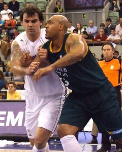 Zoco Estival: Risacher pospone su retirada en Francia, Brown se despide de la ACB y ahora Varda suena en Badalona tras la cesión de su promesa holandesa