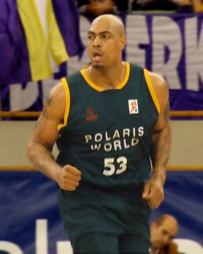 Marcus Fizer lloró la muerte de Dennis Johnson