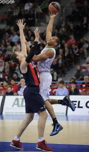 FIATC Joventut saca una merecida victoria del Buesa Arena ante la cara B del Caja Laboral (66-68)